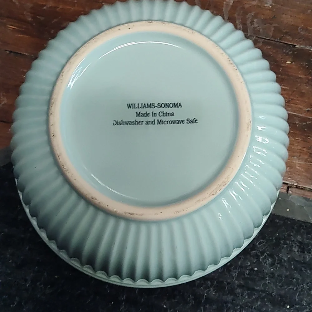 Williams Sonoma Ribbed Ceramic Bowl